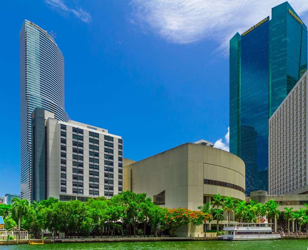 Comfort Inn & Suites Downtown Brickell-Port Of Miami Exterior photo